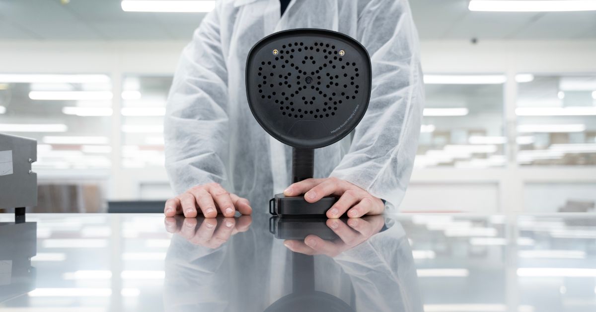 /globalassets/industrial/discover/microphones-acoustic/acoustic-camera-mems-sensor-array-closeup-1200x628.jpg